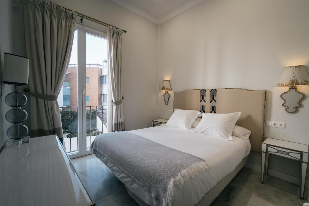 Apartamentos Abreu Suites Sevilla Bagian luar foto